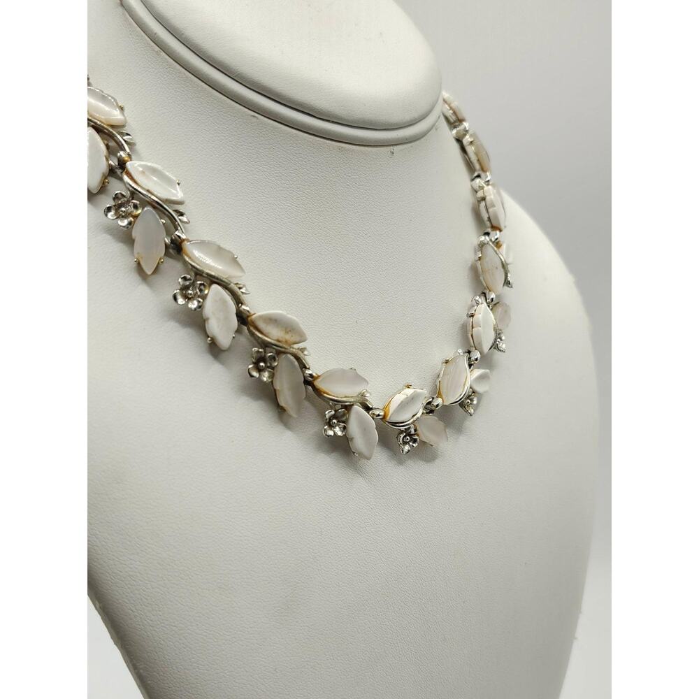 Vintage White Leaf Lucite Thermoset Choker - Picture 3 of 10